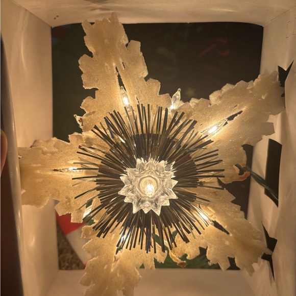 Illuminated Snowflake Tree Topper - Picture 7 of 16